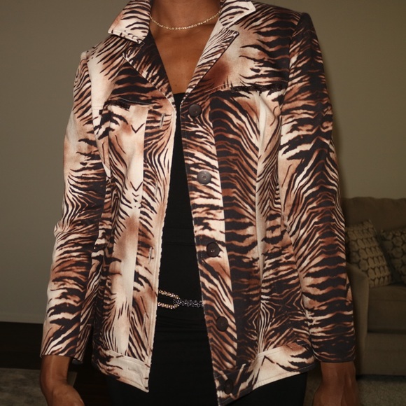 Animal Print Sports Jacket - Picture 4 of 7